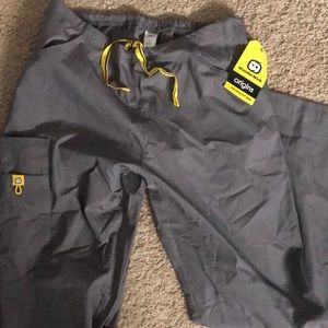 NWT. Wonder wink scrub pants